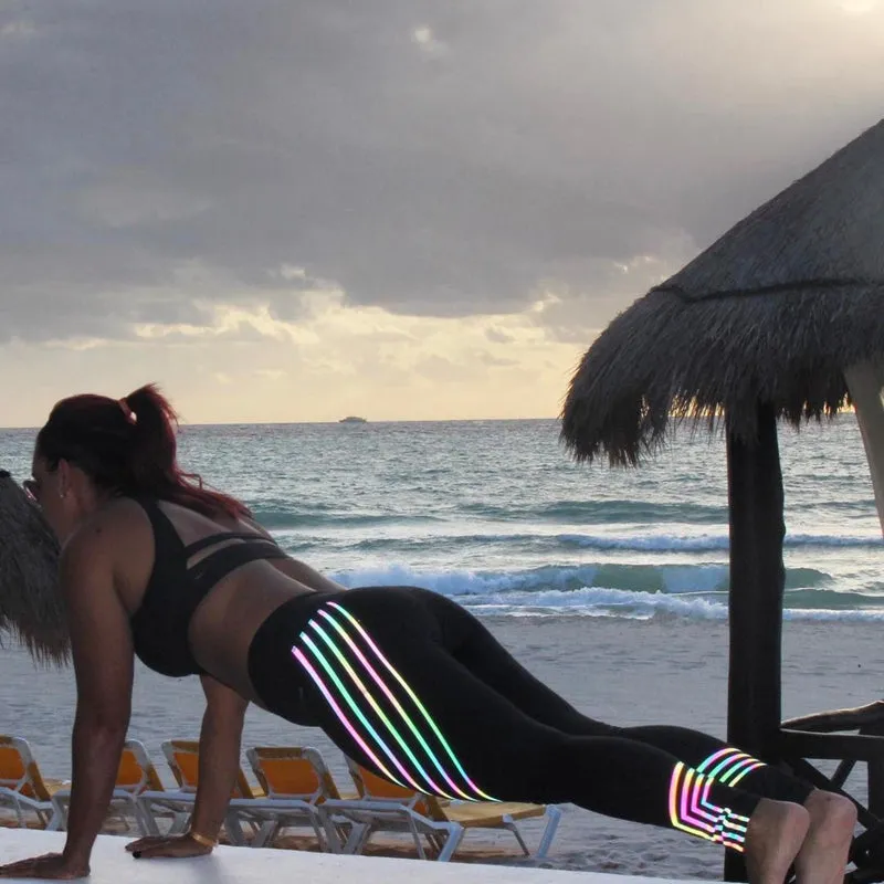 2018 Glow Fashionable And Sexy Leggings With Breathable Material