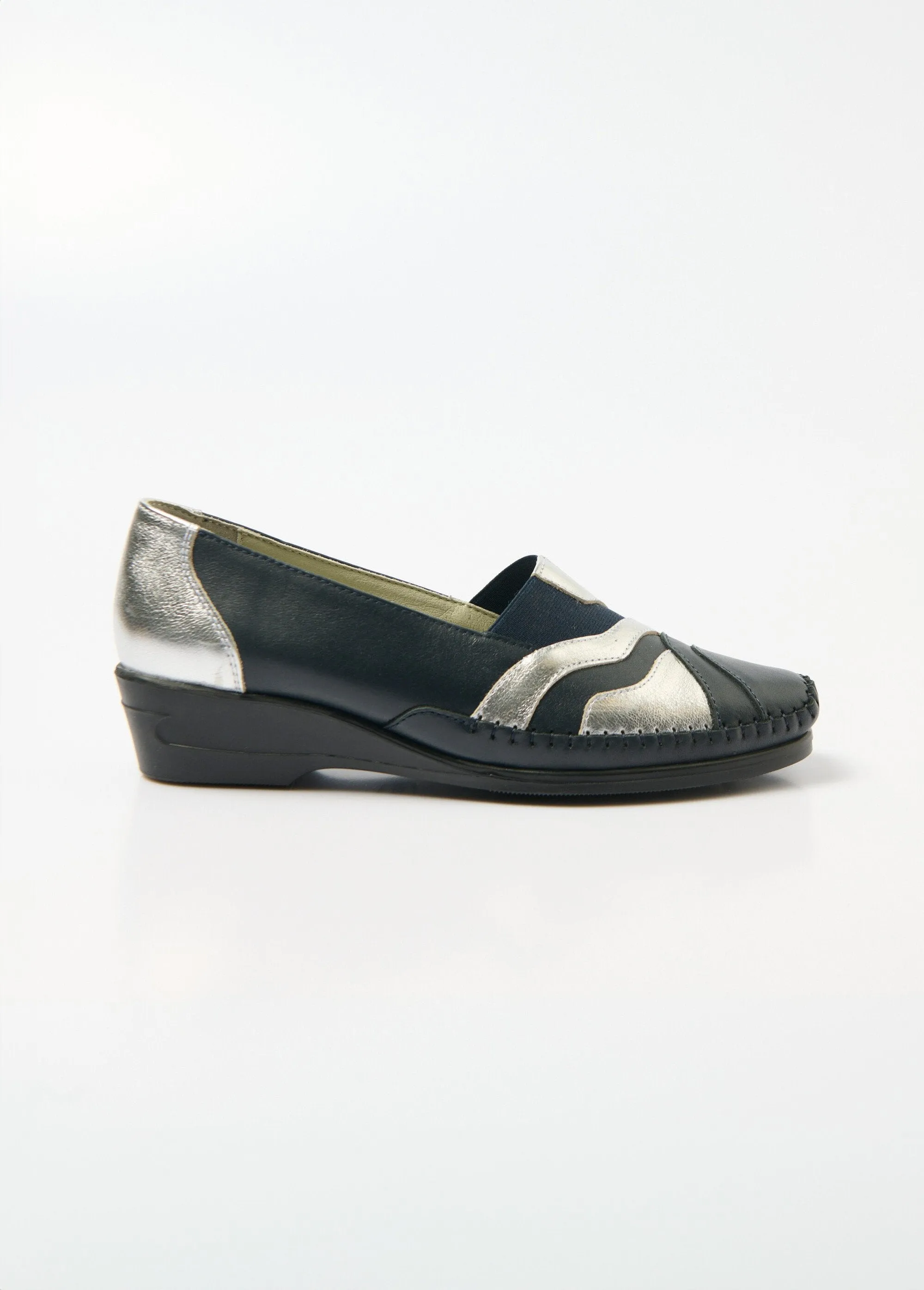 Elasticated leather loafers, comfort width