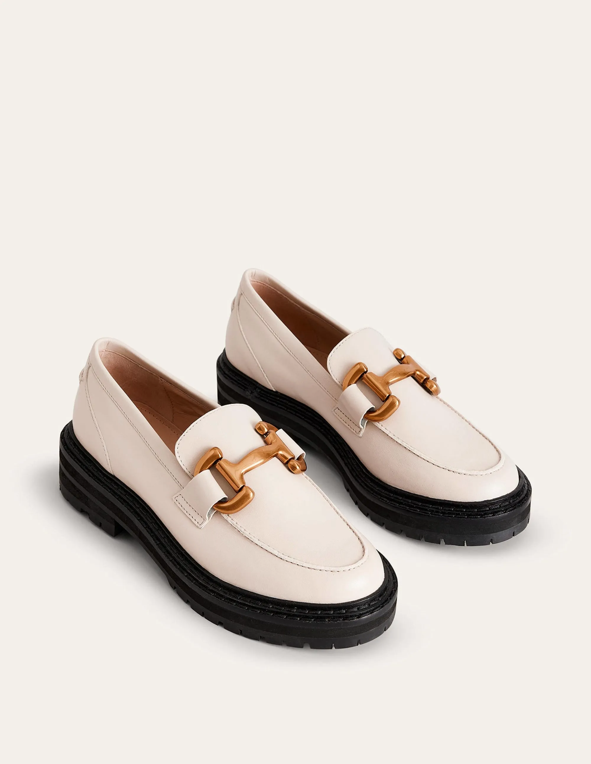 Iris Loafer mit breiter Sohle und Trensendetail-Beige Getrommeltes Leder