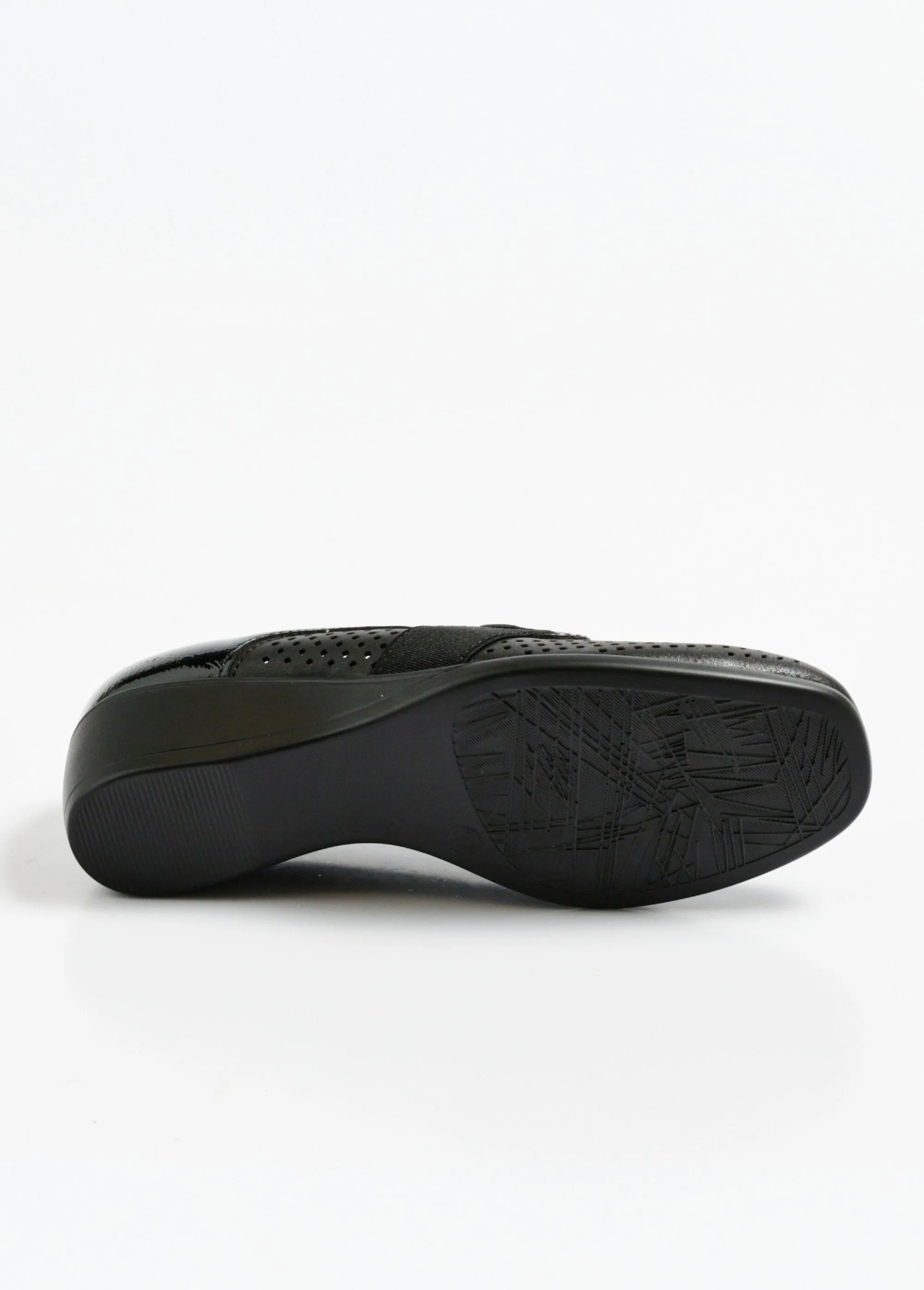 Perforated loafers with fancy details
