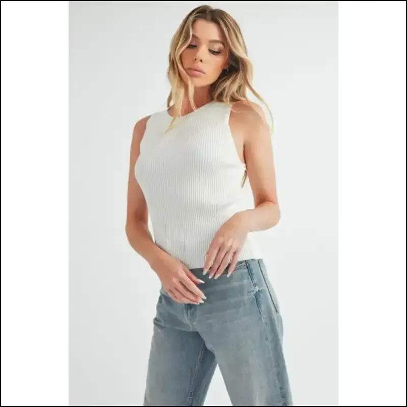 Unleash your Inner Fashionista with the Aemi Ribbed Round Neck Tank 😜